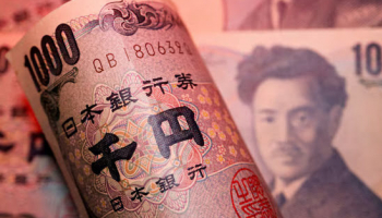 Yen Pinned near 40-Year Low on Intervention Fears