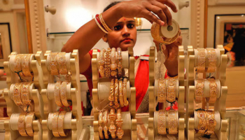 Gold Heads for Weekly Drop on Strong Dollar, High Yields