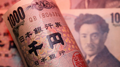 Yen Slides to near 4-Month Low, Fed in Focus