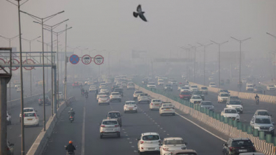 Delhi Restricts Vehicles, Office Attendance in Bid to Curb Pollution