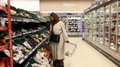 UK Consumers Up Spending at Fastest Pace in nearly 4 yrs at Start of 2026