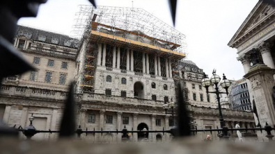 UK Pay Settlements Dip to 3%, Offering Relief to BoE
