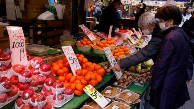 Japan Oct Household Spending Falls at Fastest Pace in nearly 2 yrs