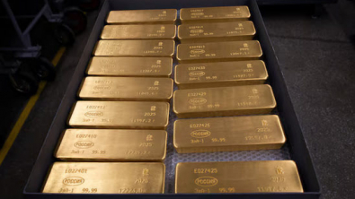 Gold Gains as USD Declines, Hopes of Mideast Deal Hit Oil