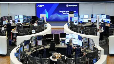 Global Shares, Bonds Gain as Oil Drops, Jobs Data Misses
