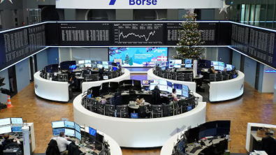 Europe Stocks Hit Fresh Record Close as Tech, Staples Drive Post-Holiday Gains