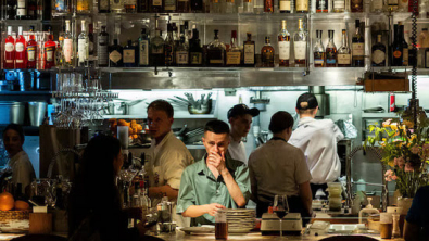 Russia's Services Sector Contracts for 1st Time in 6 mths, PMI