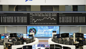 European Stocks Set to Wipe Out Weekly Gains as Banks Plunge