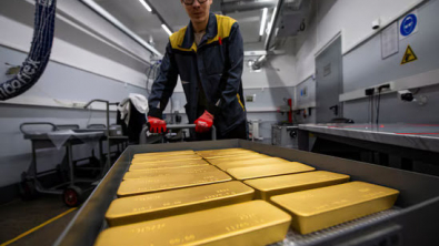 Gold Poised for Weekly Gain; Silver Touches over 13-yr High