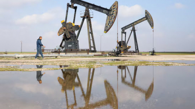 Oil Falls more than $1 on Greater Flows Despite US-Iran War