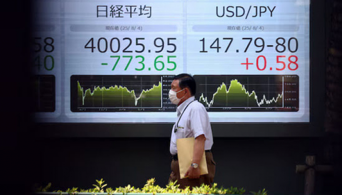 Global Stocks near Record as Markets await Trump-Putin Talks