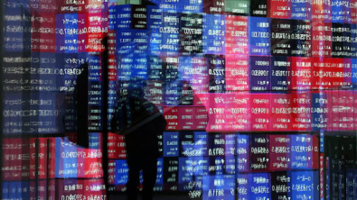 Asian Shares Step Back from Record as Tech Jitters Return, Bonds Rally
