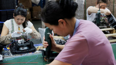 China Factory Activity Stumbles as Export Orders Dry Up
