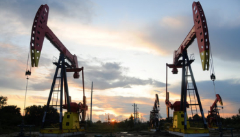 Oil Heads for Weekly Gain, Middle East Supply Risks Persist