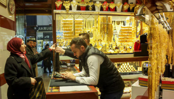 Gold Rises more than 1%, on Track for Worst Month since 2008