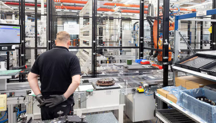 German Industrial Orders Fall Sharply over Large Contracts