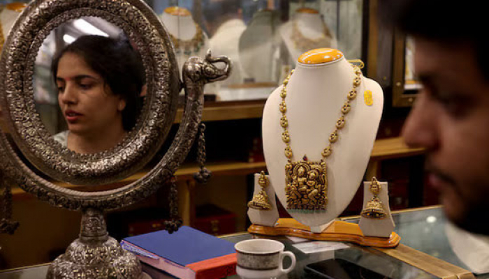 Gold Rebounds from 6-Month Low but Rate-Hike Fears Cap Gains