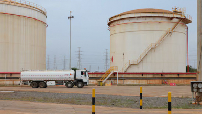 Oil Slides as US-Iran Truce Hopes Outweigh Houthi Attacks