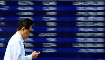 Stocks, Dollar Slide as Trump's Attacks on Fed Shake Markets