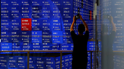 Euro Buoyed by Ukraine Ceasefire Proposal, Tariffs Squeeze Stocks