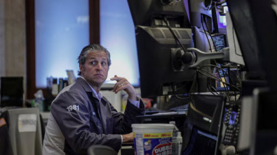 S&P 500, Nasdaq Edge Up in Cautious Start to Earnings Week