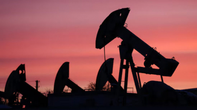 Oil Slumps on Iran Deal Hopes; Yen Firms Post-Intervention