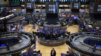 S&P 500 Rises as Strong Data Cements Rate-Hike Bets