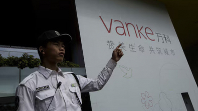 China Vanke Bonds Fall, Developer Seeks 1-yr Delay on Onshore Bond Repayment