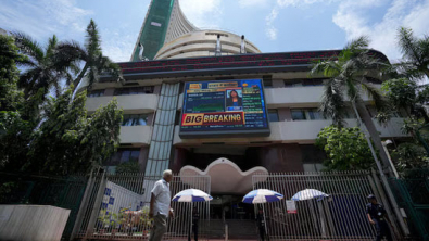 IT, Financials Boost Indian Shares to Weekly Gains
