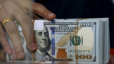 Dollar Edges Down as Impact of Hawkish Fed Commentary Fades