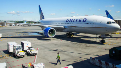 United Airlines Offers Upbeat Outlook on Premium‑Travel Demand, Loyalty Strength