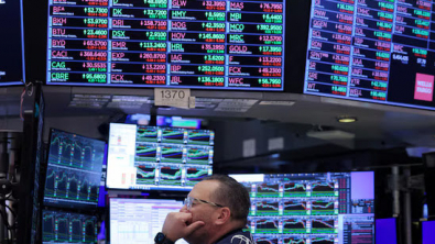 Wall St Ends Lower on Mixed Earnings, Revived US-China Trade Tensions