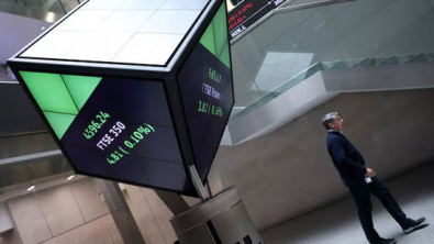 UK Stocks Steady as Traders await Rate Cues; GBP Holds near Lows
