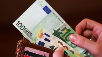 Euro Drops Amid High Energy Prices and French Riots