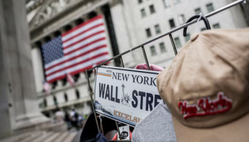 Wall St Falls on AI Spending Worries and $100 Oil