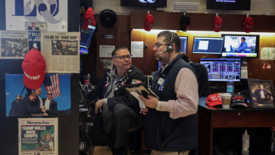 Stocks Bounce Back amid Investor Unease about AI, Tariffs