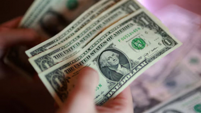 Dollar Slips as Investors Eye US-Iran Conflict Resolution