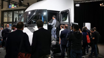 Einride Sees Faster Growth, Adds 500 Tesla Semis to Fleet