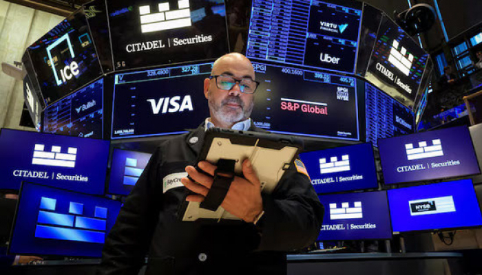Nasdaq, S&P End Lower as Tech Stocks Fall
