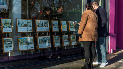 UK Mortgage Approvals Fall to Lowest Since Jan 2024: BoE