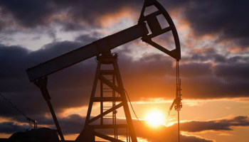 Oil Flat in Choppy Trade as Investors Weigh Russia Sanctions, Glut Forecasts