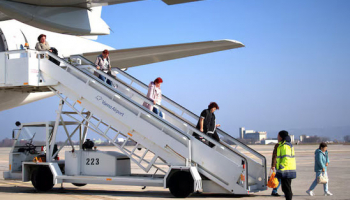 Airline Shares Rebound as Trickle of Middle East Flights Resume