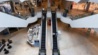 US Firms Grapple with Economic Divide as Lower Income Struggles Mount