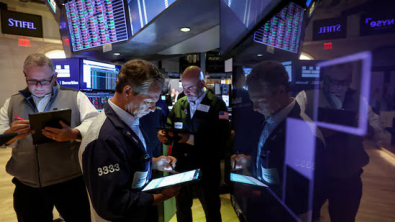 Wall St Ends Mixed; Cisco Rallies while UnitedHealth Tumbles