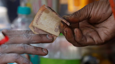 Rupee Rallies as Oil Slump Sparks Unwinding of Dollar Longs