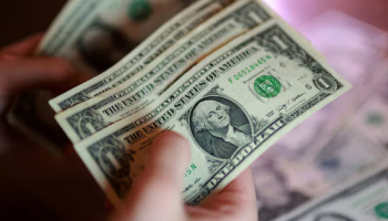 Dollar Eyes Best Month in Year ahead of Gulf, Jobs Data