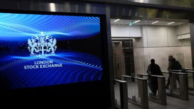London Stocks Flat as Oil, Rate-Hike Bets Weigh