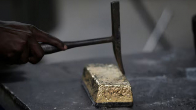 Gold Gains 1% on Safe-Haven Demand, Softer USD ahead of US Data