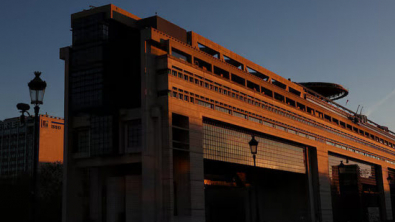 Germany Halves 2026 Growth, Lifts Inflation on Iran War