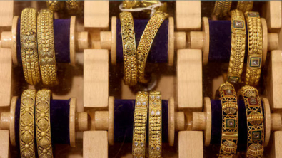 Gold Slides over 1% as Oil Surges on Hormuz Closure Fears